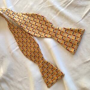 Countess Mara 100% Silk Gold Geometric Patterned Adjustable Bow Tie